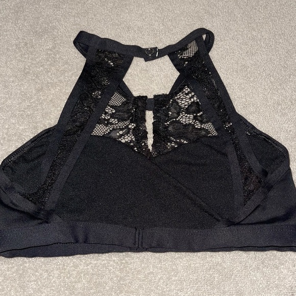 ✨3 FOR $18✨ MIX & MATCH…”Body Wrappers” Black Lace Crop Top, Ladies Size Small - Picture 3 of 4